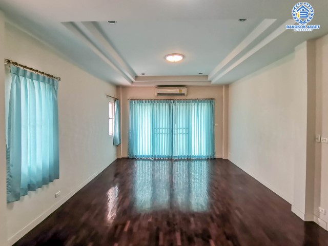 *****บ้านเดี่ยวมือสองนนทบุรี ทำเลโซนเมือง ม.นนท์ณิชา รัตนาธิเบศร์ พร้อมอยู่ เนื้อที่ 71.3 ตร.ว. 3 ห้องนอน 3 ห้องน้ำ 2 ที่จอดรถ เดินทางสะดวก ใกล้เซ็นทรัลรัตนาธิเบศร์ รถไฟฟ้าสถานี "ไทรม้า" และทางด่วน "งามวงศ์วาน"